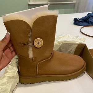 CHESTNUT UGGS